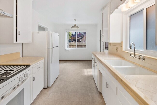 Building Photo - 4342 Iowa St