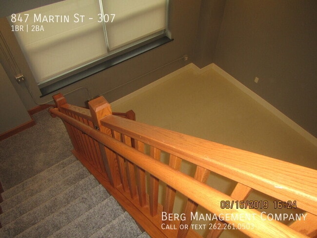 Building Photo - 847 Martin St