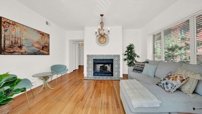 Building Photo - 5142 S King Dr