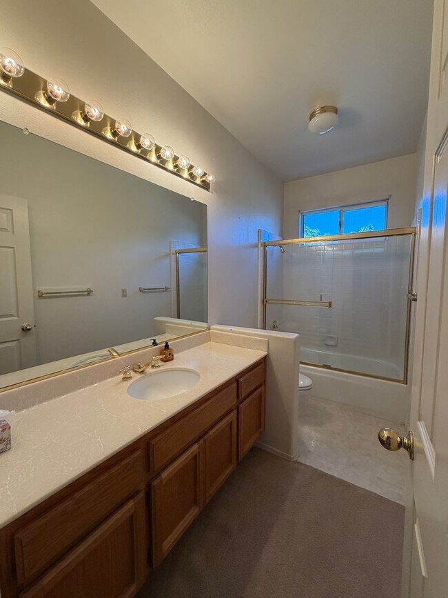 Building Photo - 625 Fox Hollow Way