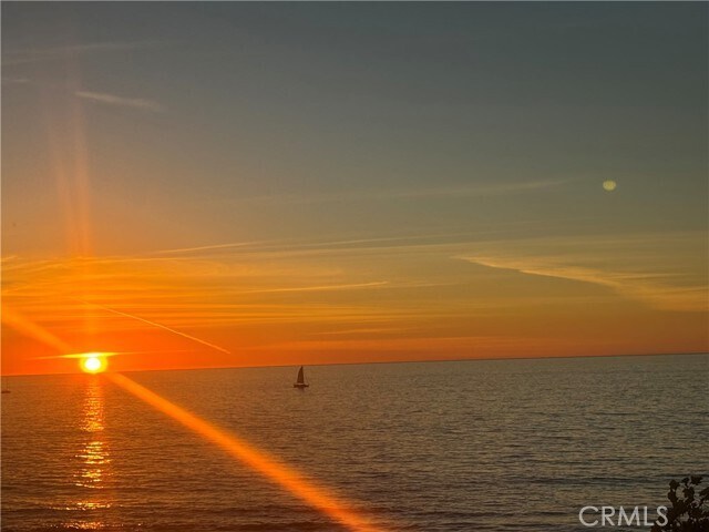 Building Photo - 531 Esplanade