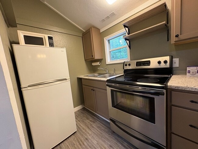 Building Photo - 794 Belle Dowdle Rd