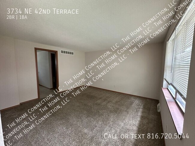 Building Photo - 3734 NE 42nd Terrace