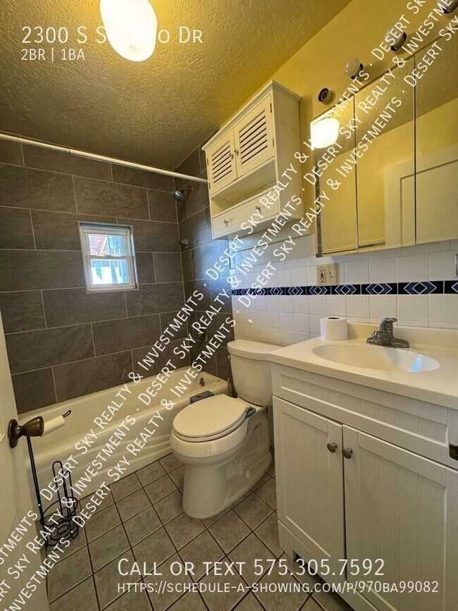 Building Photo - 2300 S Solano Dr