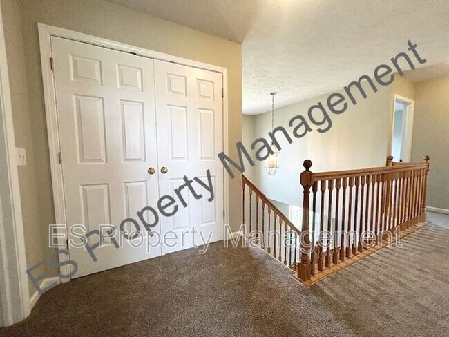 Building Photo - 6647 Crestwell Ln