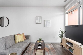 Building Photo - 747 N College Ave