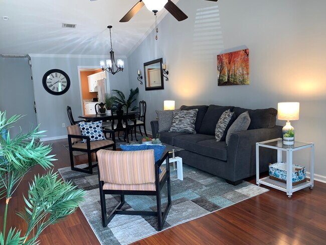 Building Photo - 1811 Lauren Ln
