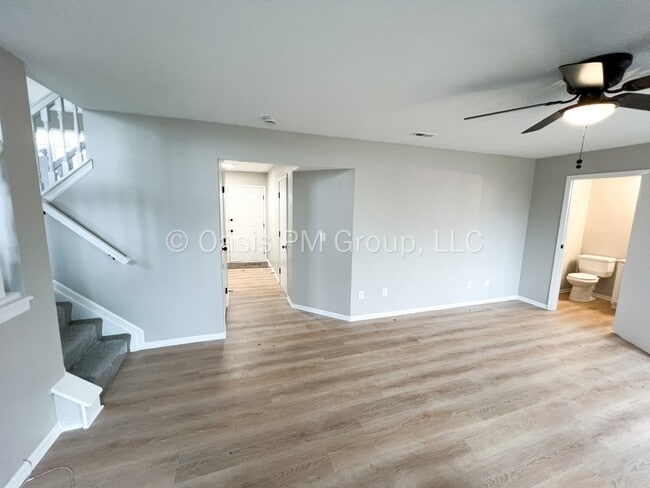 Building Photo - 709 Academy Dr