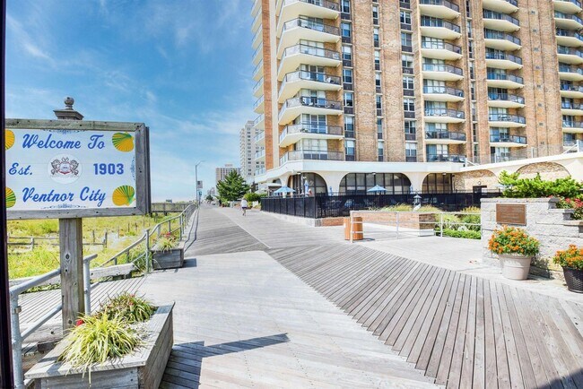 Building Photo - 4800 Boardwalk-1807-1807