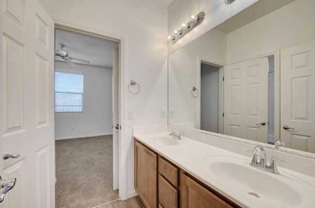 Building Photo - BEAUTIFUL 4 BEDROOM HOME IN GUARD GATED COMMUNITY!