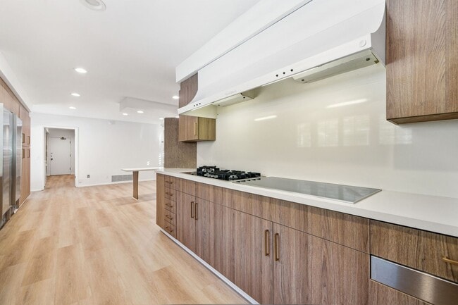 Building Photo - Alto Cedro Estate Lease