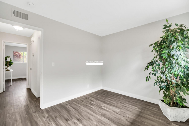 Building Photo - 4722 Greenholme Dr
