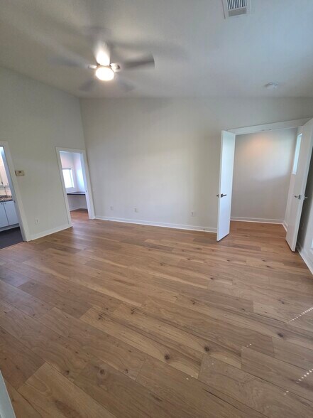Building Photo - 920 Memorial Dr SE