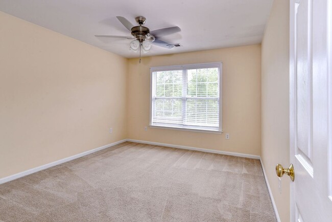 Building Photo - Spacious Home in York County