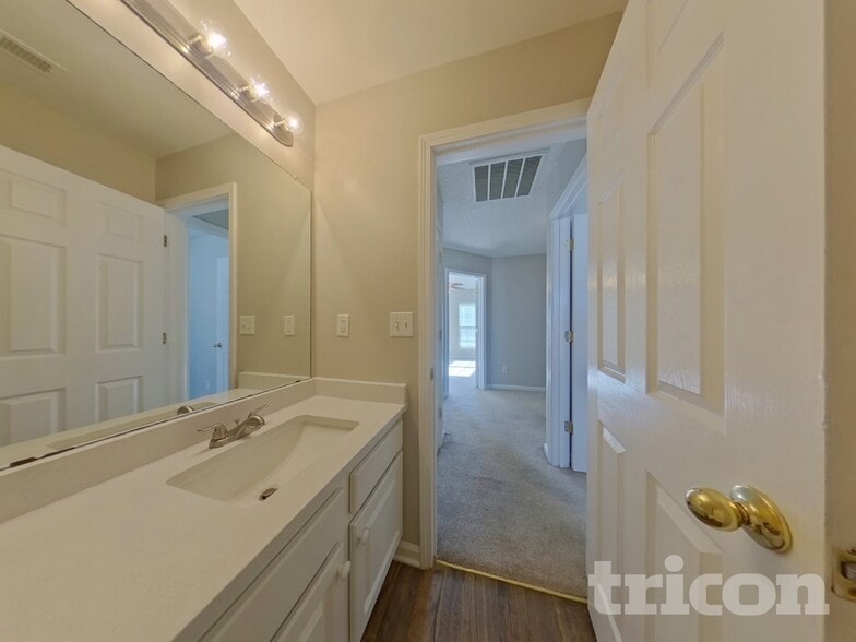 Building Photo - 1812 Southwind Dr