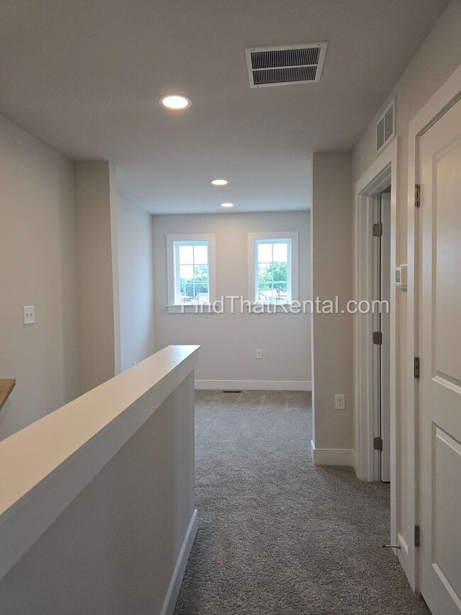 Building Photo - Pet Friendly CV Schools New Home w Large I...