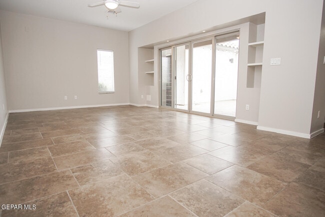 Building Photo - 4200 Camelot Heights Dr