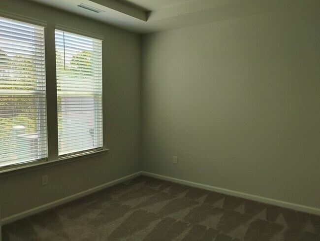 Building Photo - Ovation @ Sweetbrier