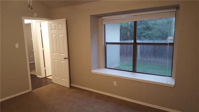 Building Photo - 515 Valley Spring Dr