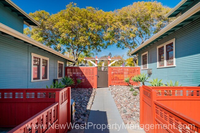 Building Photo - Charming Sherman Heights Studio, Small Pet OK!
