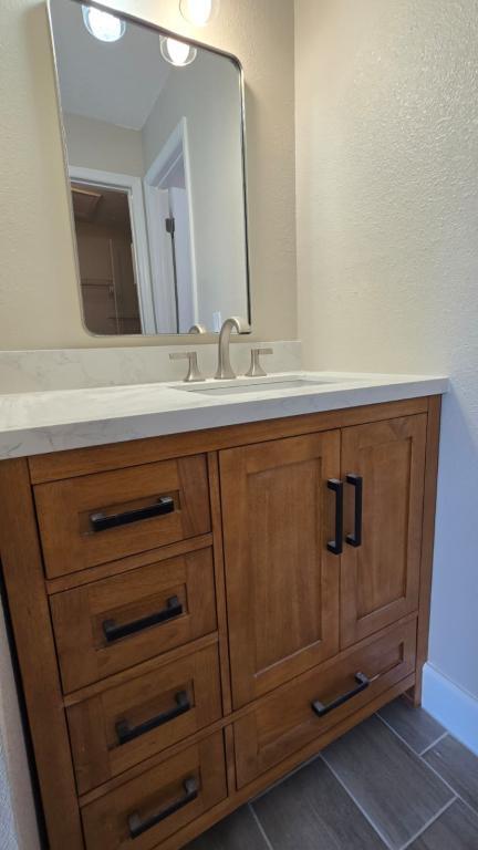 Building Photo - 647 Sagamore Dr