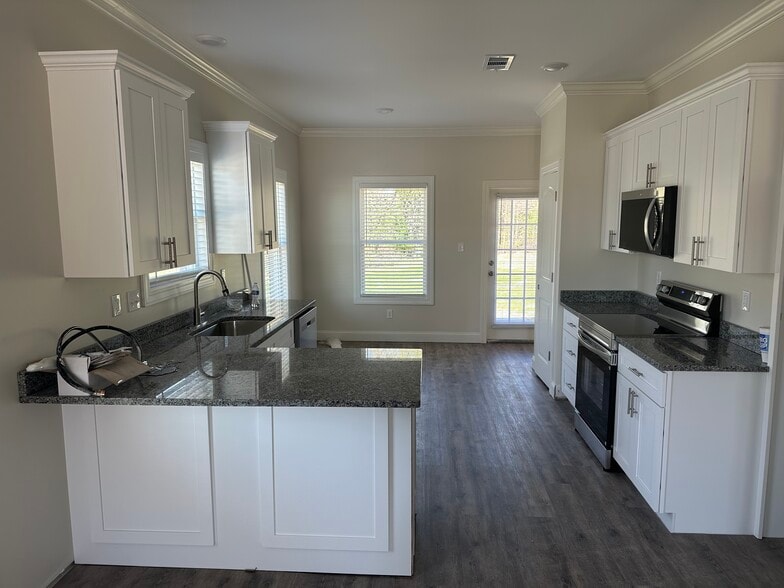 Building Photo - 191 Willowbrook Dr