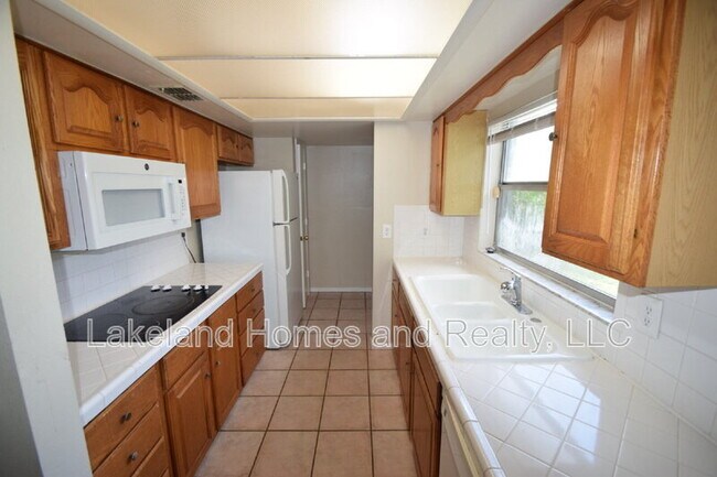 Building Photo - 1204 Honeytree Ln W