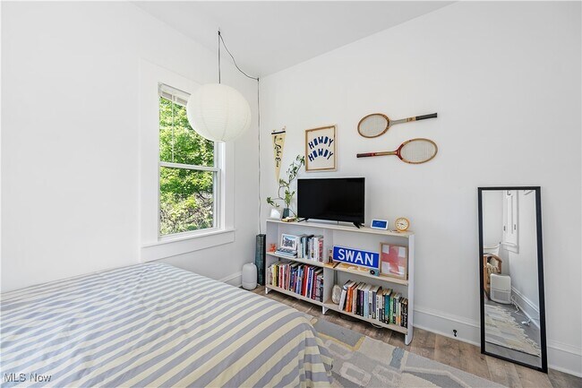 Building Photo - 1276 W 67th St