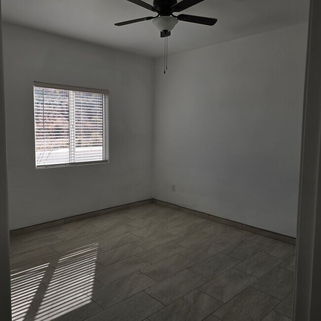 Building Photo - Fresh and Open Floor Plan!