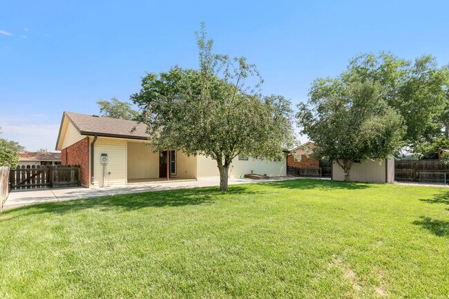 Building Photo - 390 Knotty Pl