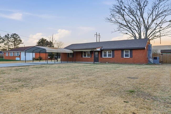 Building Photo - 2610 Hill Dr Cir