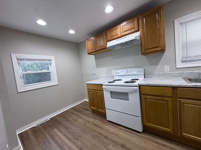 Building Photo - 24 Edgar St