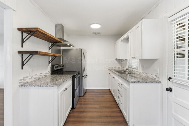 Building Photo - 20 Martha Ave