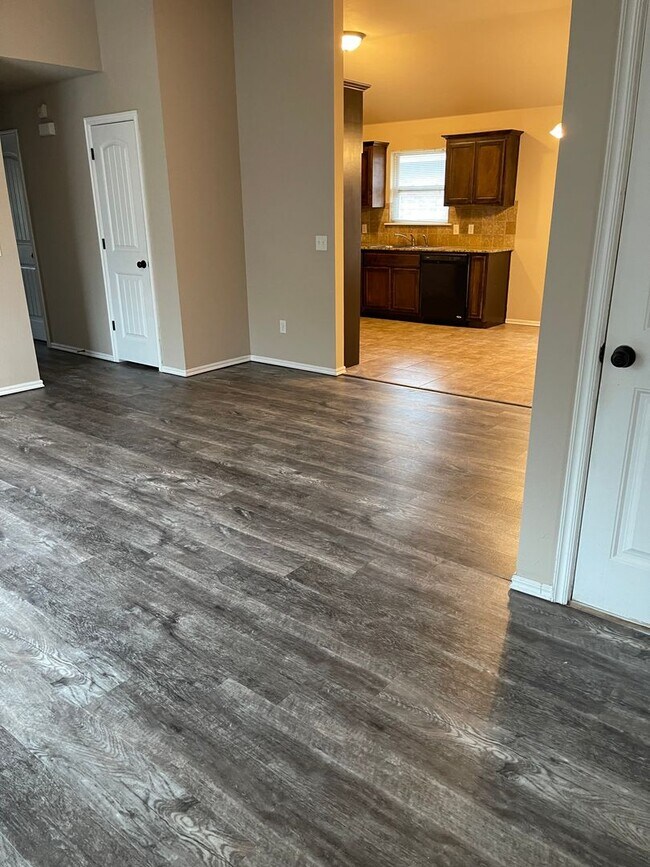 Building Photo - Three Bedroom Home Available for Lease in ...