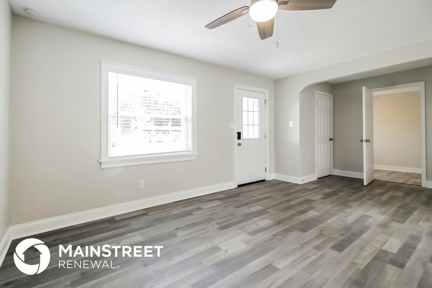 Building Photo - 3977 Kingsport Dr