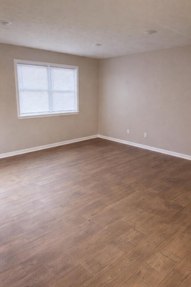 Building Photo - 1102 Asbury Cir E