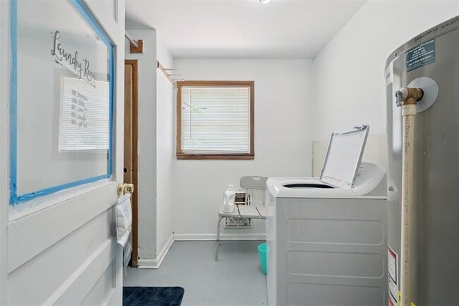 Building Photo - 2200 US-81