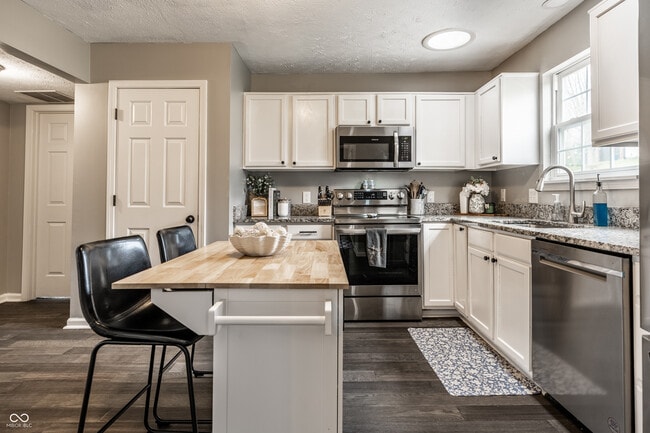 Building Photo - 9660 Overcrest Dr