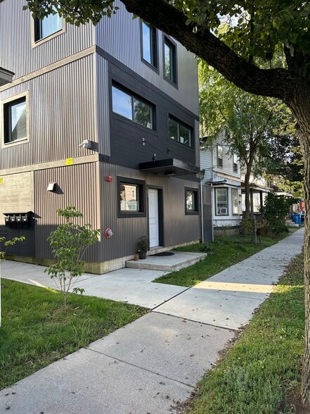 Building Photo - 180 N Winooski Ave