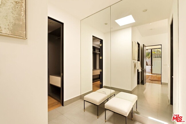 Building Photo - 1516 Forest Knoll Dr