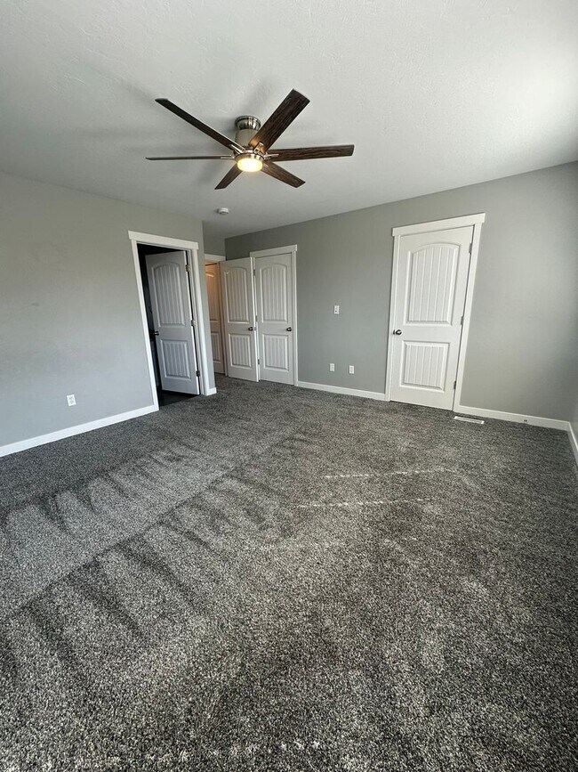 Building Photo - $1,650 OFF! Modern 3 Bed 2.5 Bath Townhome...