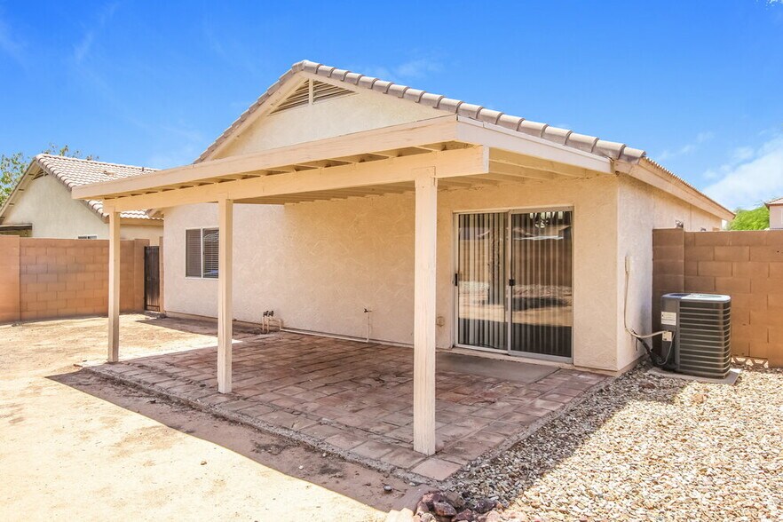 Building Photo - 12622 W Bloomfield Rd