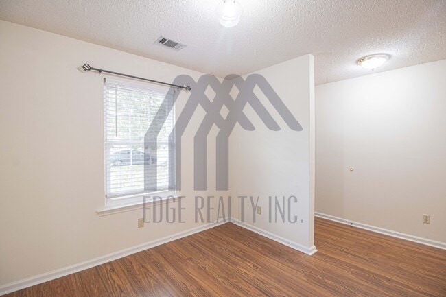 Building Photo - 148 Country Walk Cir