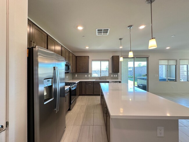 Building Photo - Summerlin West
