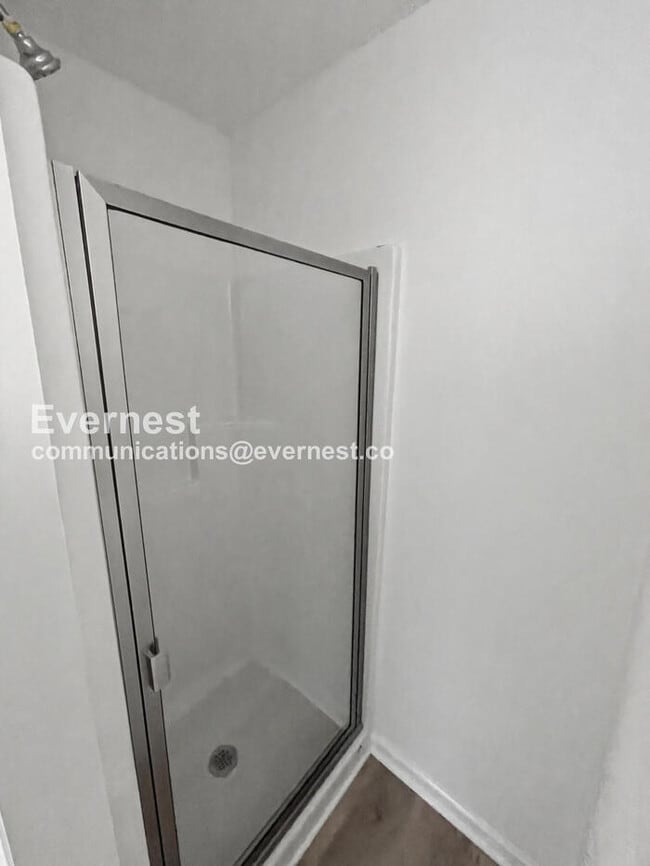 Building Photo - 3 Bed, 2.5 Bath Home with Fenced Yard & Garage / Available Now!