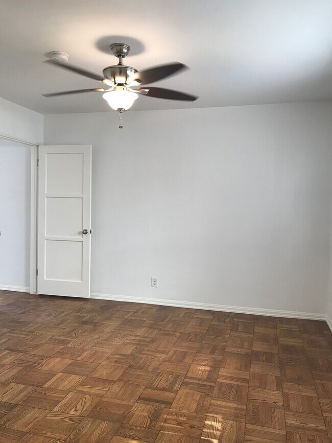 Building Photo - 2709-2711 Broadway Ave