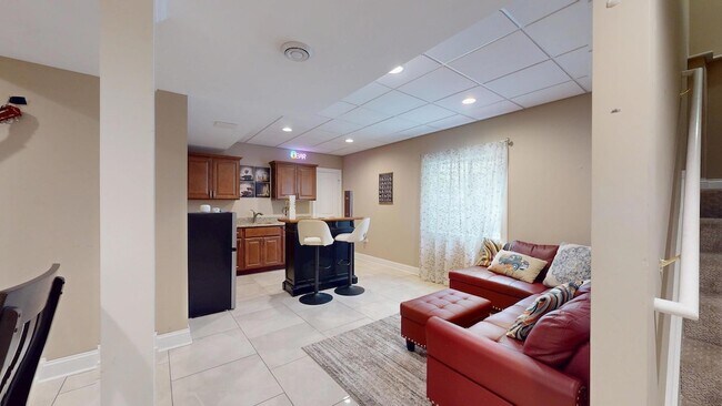 Building Photo - 331 Mary Belle Cir