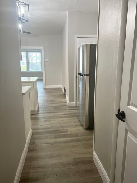 Hallway view to Kitchen - 4622 Shenandoah Ave