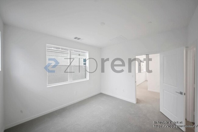 Building Photo - 2556 E Lincoln Paseo