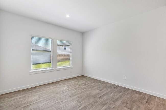 Building Photo - 31634 Whittis Hl Wy